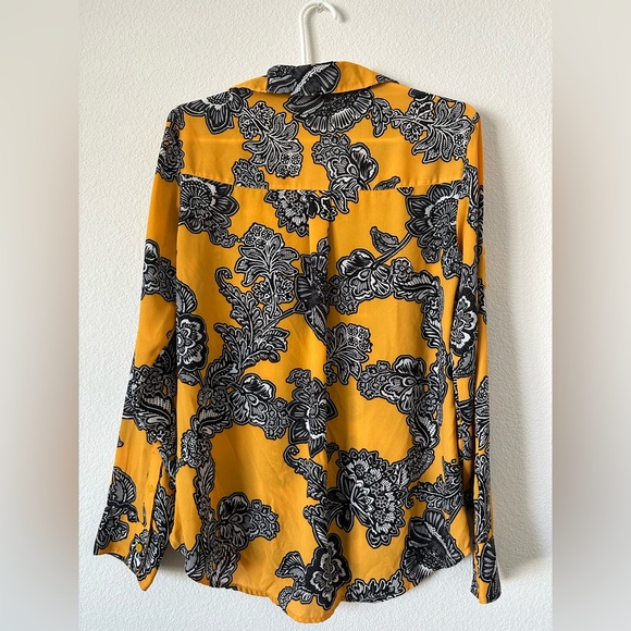 Express The Portofino Shirt Slim Fit Yellow & Black Paisley Blouse - Picture 2 of 3